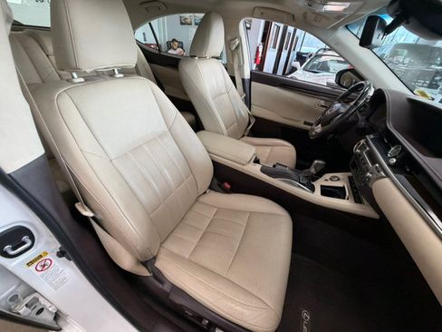 Used 2017 Lexus ES 350 w/ Luxury Package FWD image 47