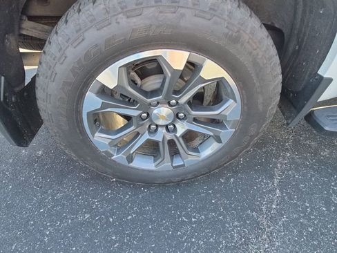 Used 2026 Chevrolet Silverado 1500 High Country w/ Technology Package AWD/4WD image 9