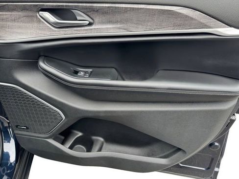 Certified 2024 Jeep Grand Cherokee Limited w/ Black Appearance Package image 21