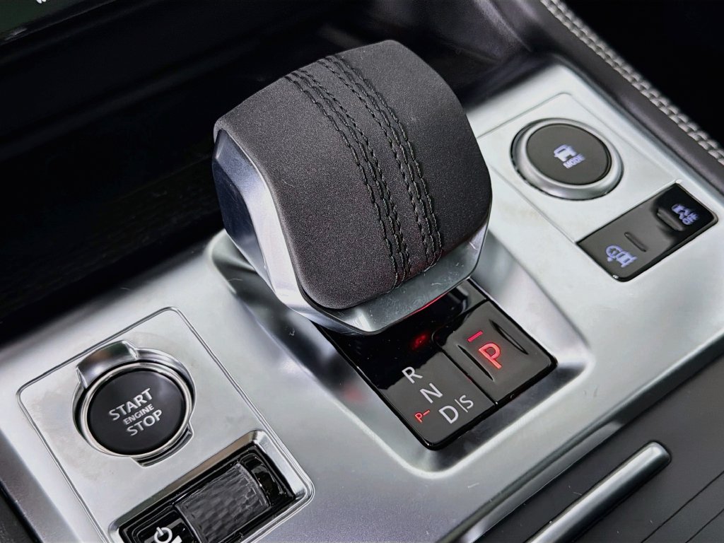 New 2026 Jaguar F-PACE R-Dynamic S AWD/4WD image 17