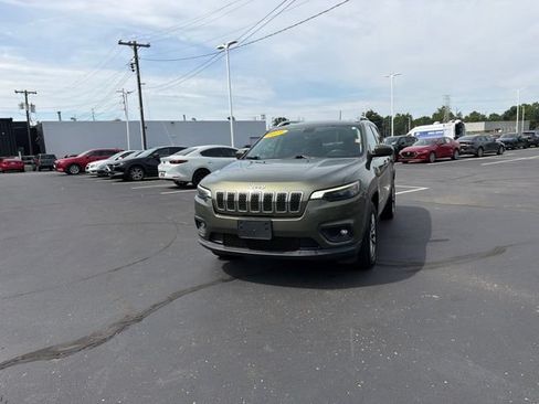 Used 2019 Jeep Cherokee Latitude Plus w/ Comfort/Convenience Group AWD/4WD image 23