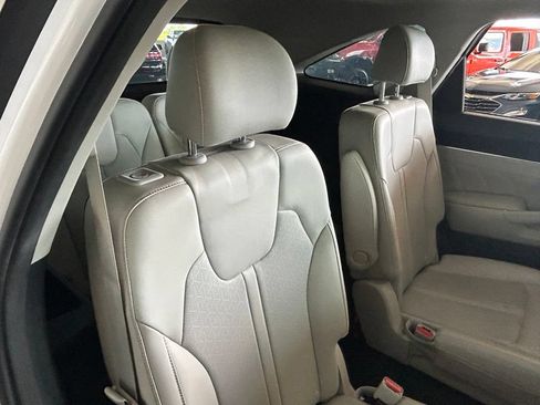 Used 2023 Kia Sorento FWD image 45