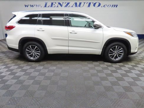 Used 2018 Toyota Highlander XLE image 2