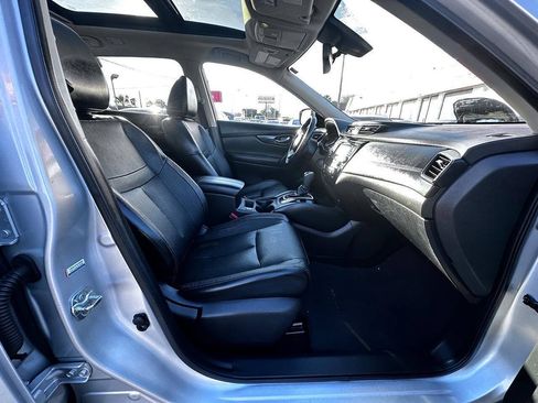 Used 2018 Nissan Rogue SL w/ Premium Package AWD/4WD image 16