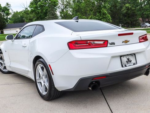 Used 2018 Chevrolet Camaro LT RWD image 11