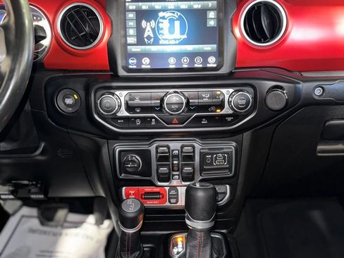 Used 2021 Jeep Gladiator Rubicon AWD/4WD image 24