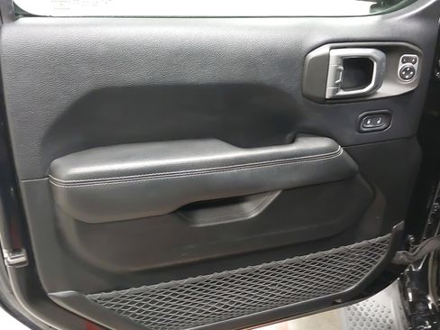 Used 2019 Jeep Wrangler Unlimited Sahara w/ Safety Group image 24