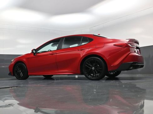 Used 2025 Toyota Camry SE FWD image 15