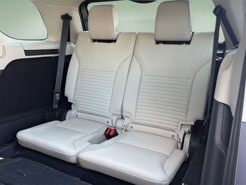Used 2025 Land Rover Discovery S AWD/4WD image 20