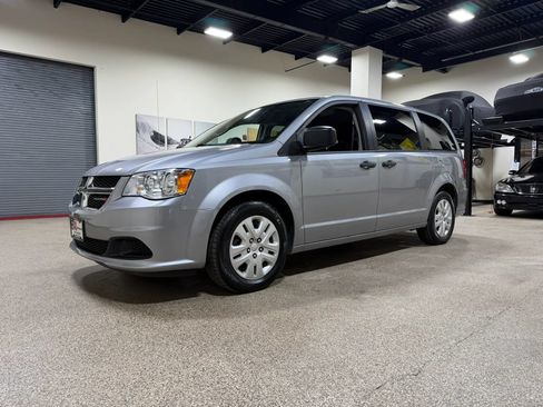 Used 2019 Dodge Grand Caravan SE FWD image 13