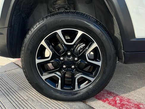 Used 2019 Jeep Compass Trailhawk image 9