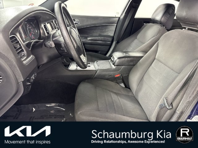 Used 2013 Dodge Charger SE RWD image 4