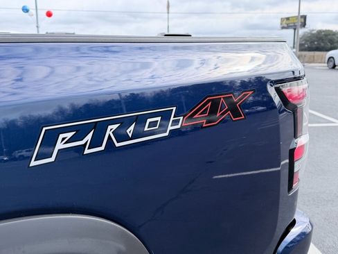 Used 2022 Nissan Frontier PRO-4X image 10