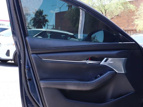 Used 2019 MAZDA MAZDA3 Sedan FWD image 36