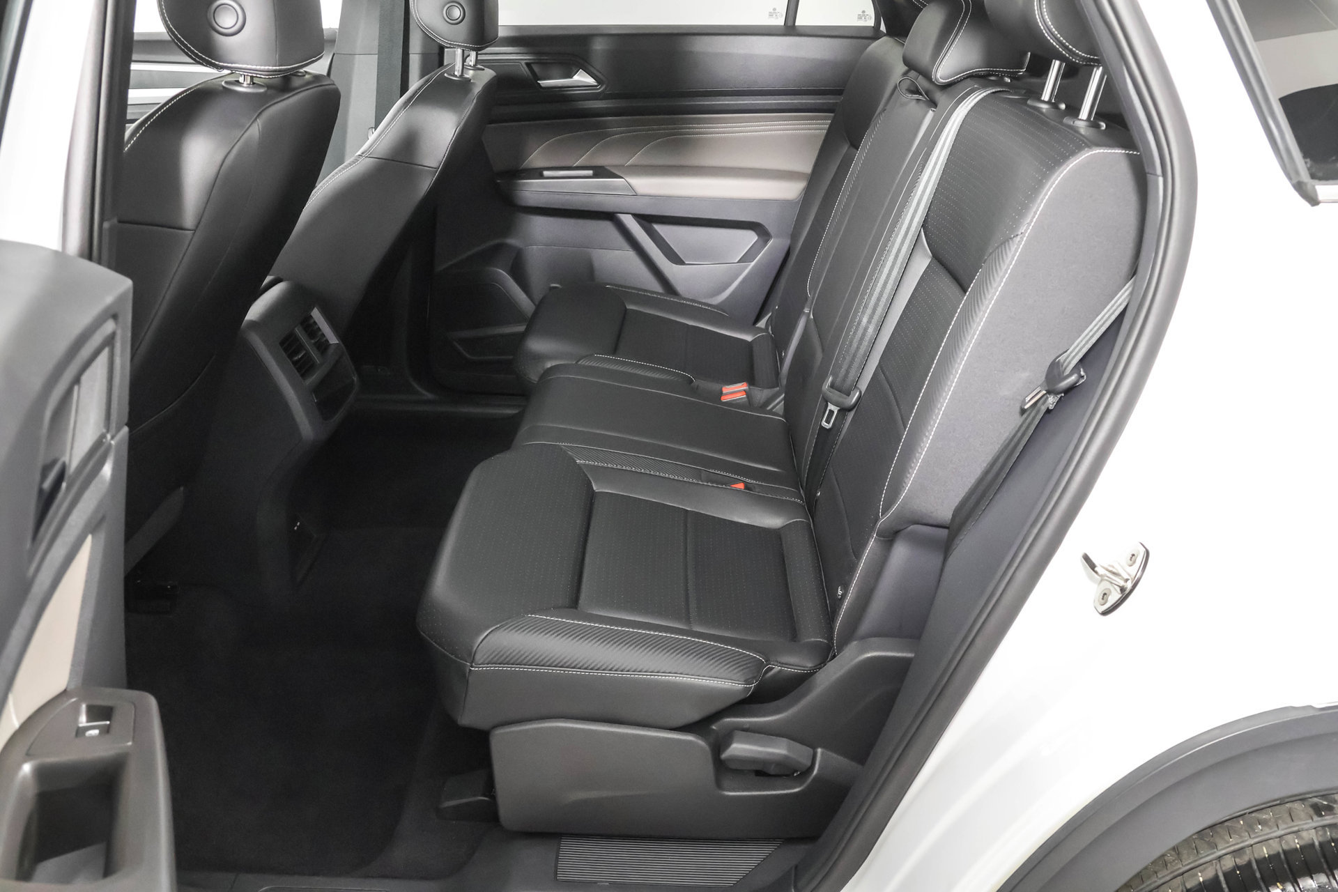 Used 2023 Volkswagen Atlas Cross Sport SEL AWD/4WD image 37