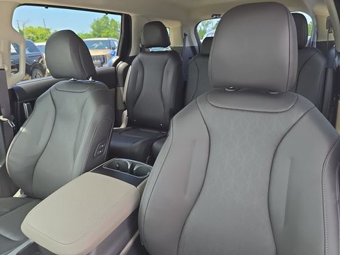 New 2026 Kia Carnival EX FWD image 22