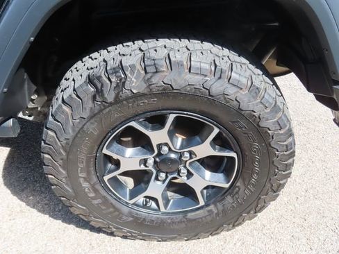 Used 2018 Jeep Wrangler Unlimited Rubicon AWD/4WD image 16