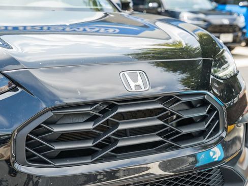 Used 2025 Honda HR-V Sport image 10