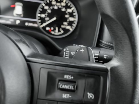 Used 2023 Nissan Rogue S AWD/4WD image 18