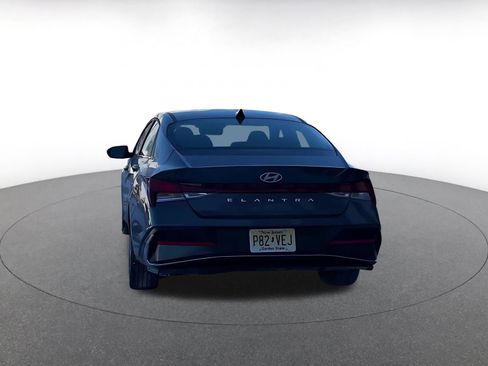 Used 2025 Hyundai Elantra SEL image 11