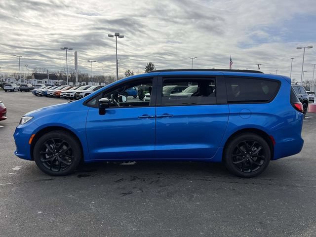 New 2026 Chrysler Pacifica Select w/ S Appearance Package FWD image 4