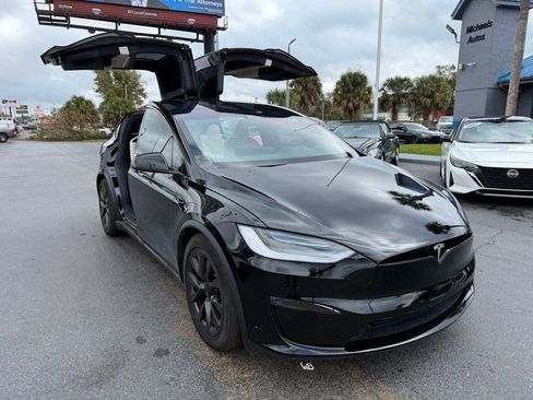 Used 2023 Tesla Model X image 3