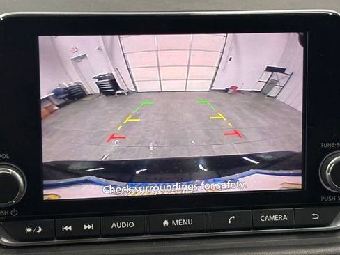 Used 2024 Nissan Rogue S FWD image 25