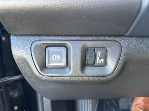 Used 2023 GMC Acadia SLT image 24