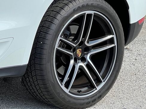 Certified 2020 Porsche Macan image 12
