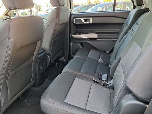 Used 2023 Ford Explorer XLT AWD/4WD image 14