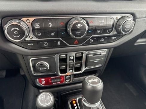 Used 2024 Jeep Wrangler Unlimited Rubicon AWD/4WD image 23
