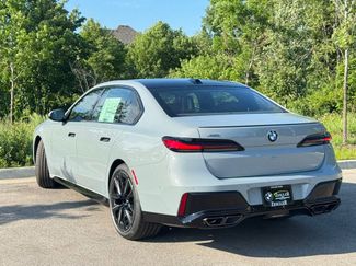 Used 2025 BMW 760i xDrive w/ Luxury Rear Seating Package AWD/4WD video 4
