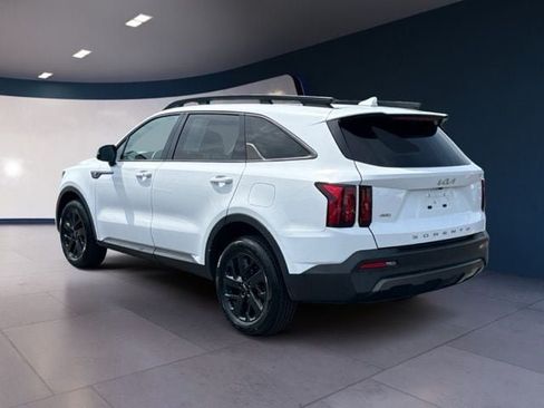Used 2022 Kia Sorento S w/ Panoramic Sunroof Package AWD/4WD image 3
