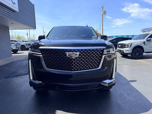 Used 2021 Cadillac Escalade Premium Luxury w/ Driver Assist Tech Package AWD/4WD image 4