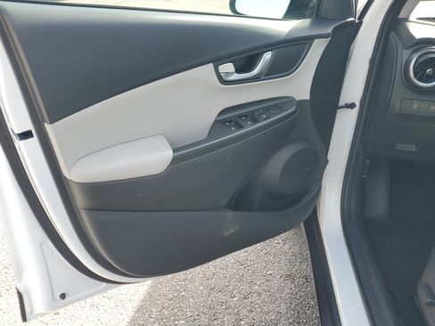 Used 2022 Hyundai Kona Limited image 18