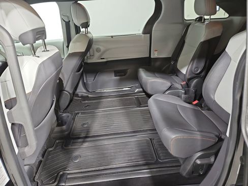 Used 2023 Toyota Sienna XSE FWD image 26