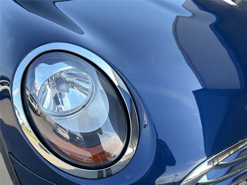 Used 2018 MINI Cooper 2-Door Hardtop image 10