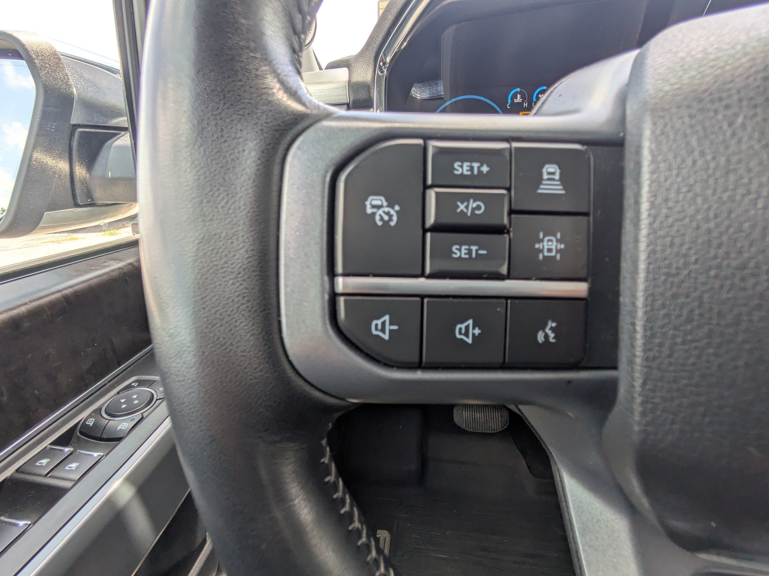 Used 2023 Ford F150 Lariat w/ Equipment Group 502A High AWD/4WD image 26