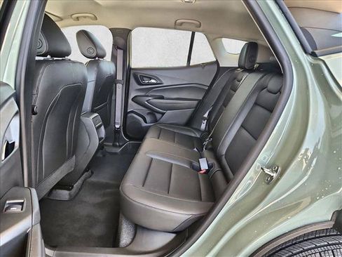 Used 2025 Chevrolet Trax ACTIV FWD image 18