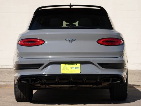 Used 2022 Bentley Bentayga AWD/4WD image 11