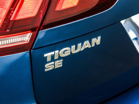 Used 2020 Volkswagen Tiguan SE image 9