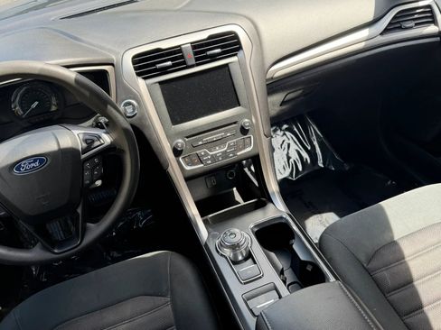 Used 2018 Ford Fusion SE w/ Fusion SE Technology Package FWD image 21