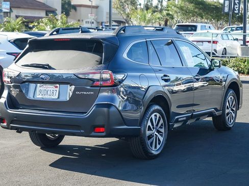 Used 2025 Subaru Outback Premium image 5