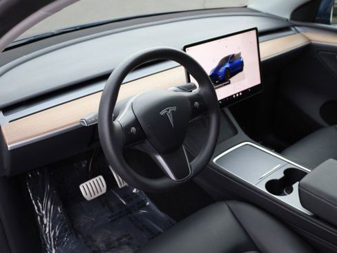 Used 2024 Tesla Model Y Performance image 24