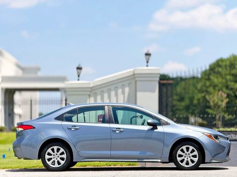 Used 2022 Toyota Corolla LE FWD image 6