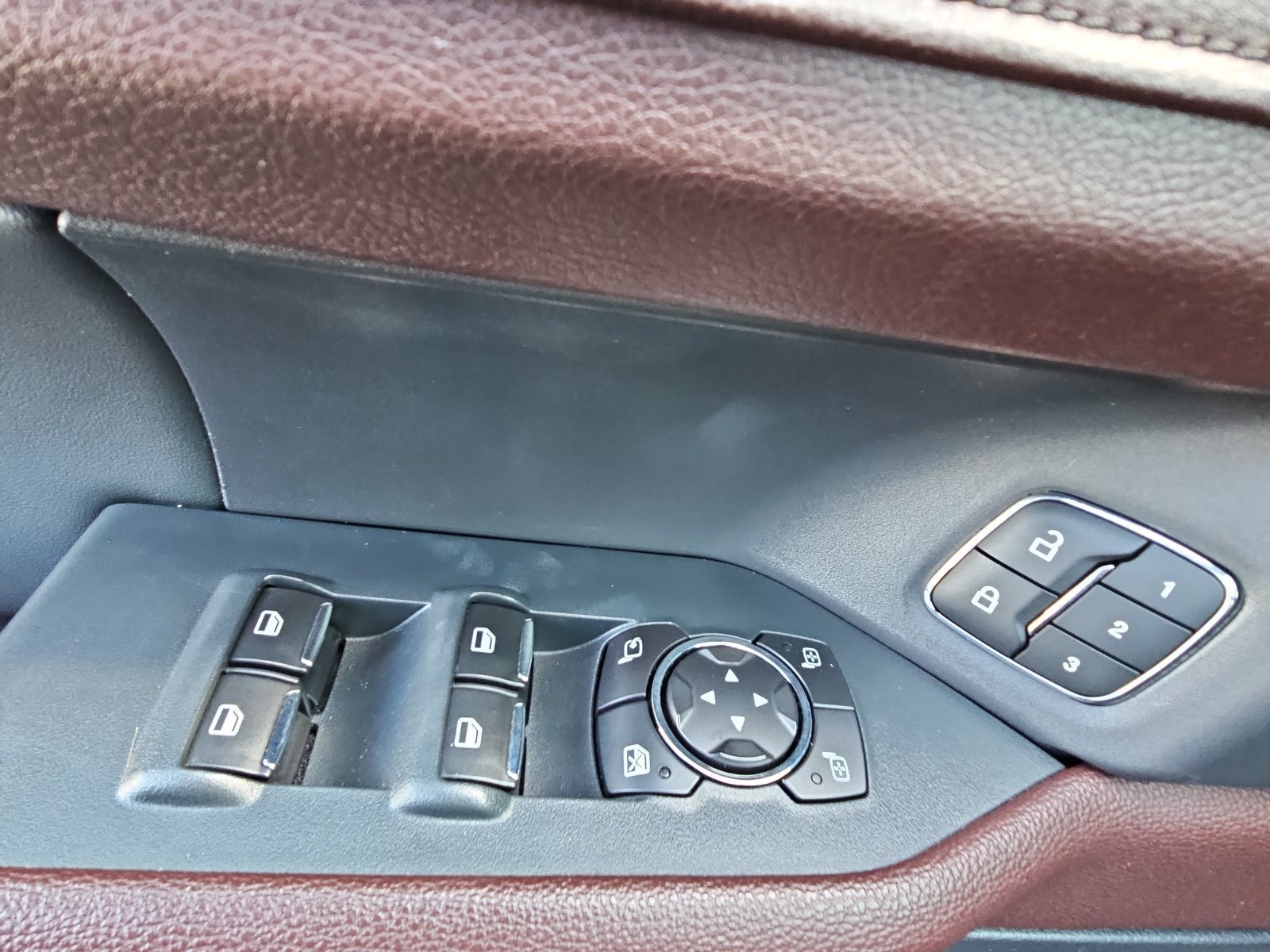Used 2022 Ford Expedition Limited AWD/4WD image 28