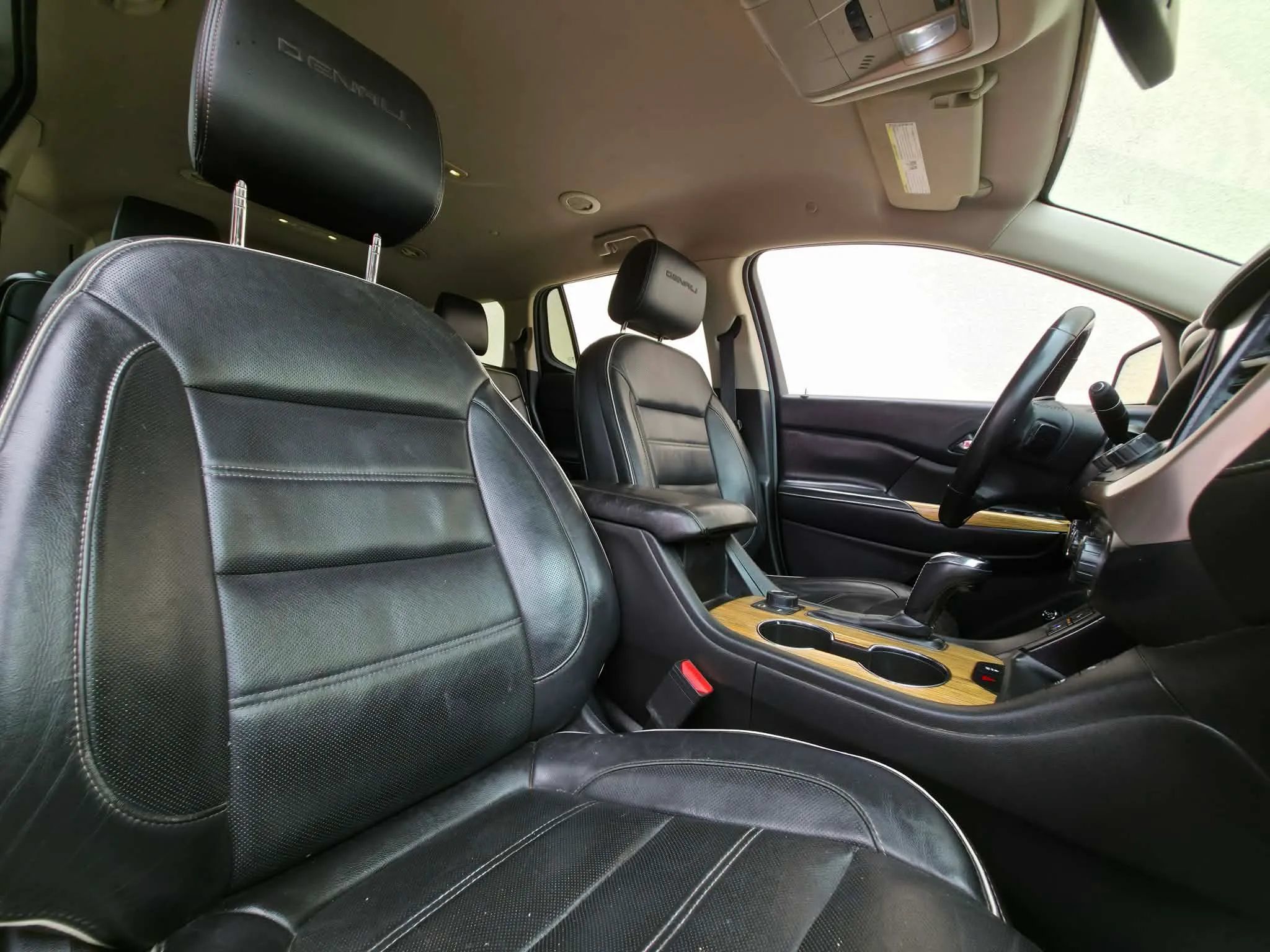 Used 2018 GMC Acadia Denali w/ Technology Package FWD image 19