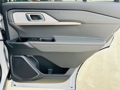 New 2026 Ford Explorer Active w/ Active Comfort Package image 33