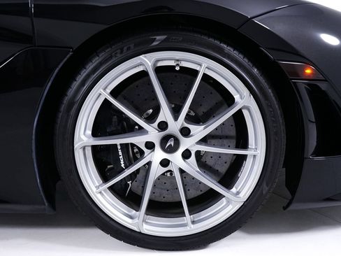 Used 2026 McLaren 750S Spider RWD image 16