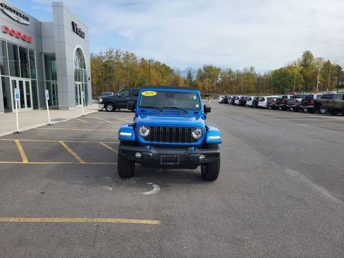 Used 2024 Jeep Wrangler Unlimited AWD/4WD image 23